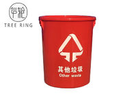 Roter Plastiknahrungsmittelspeicher der Farbe100l schöpft mit Deckeln und Griff für das trockene Verpacken der Lebensmittel